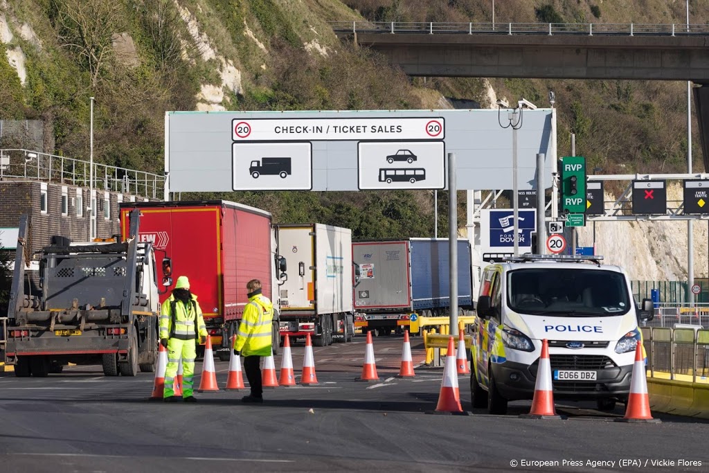 Eerste vrachtwagens probleemloos door Eurotunnel