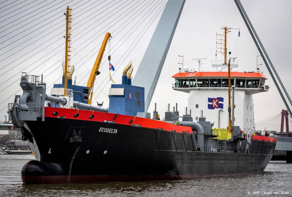 Steeds meer grote zeeschepen in quarantaine in haven Rotterdam