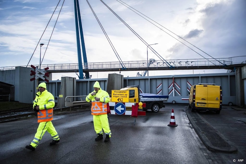 Haven Delfzijl tijdelijk dicht om hoogwater