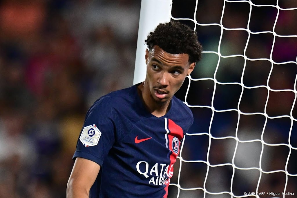 Frankfurt huurt Franse aanvaller Ekitike van Paris Saint-Germain