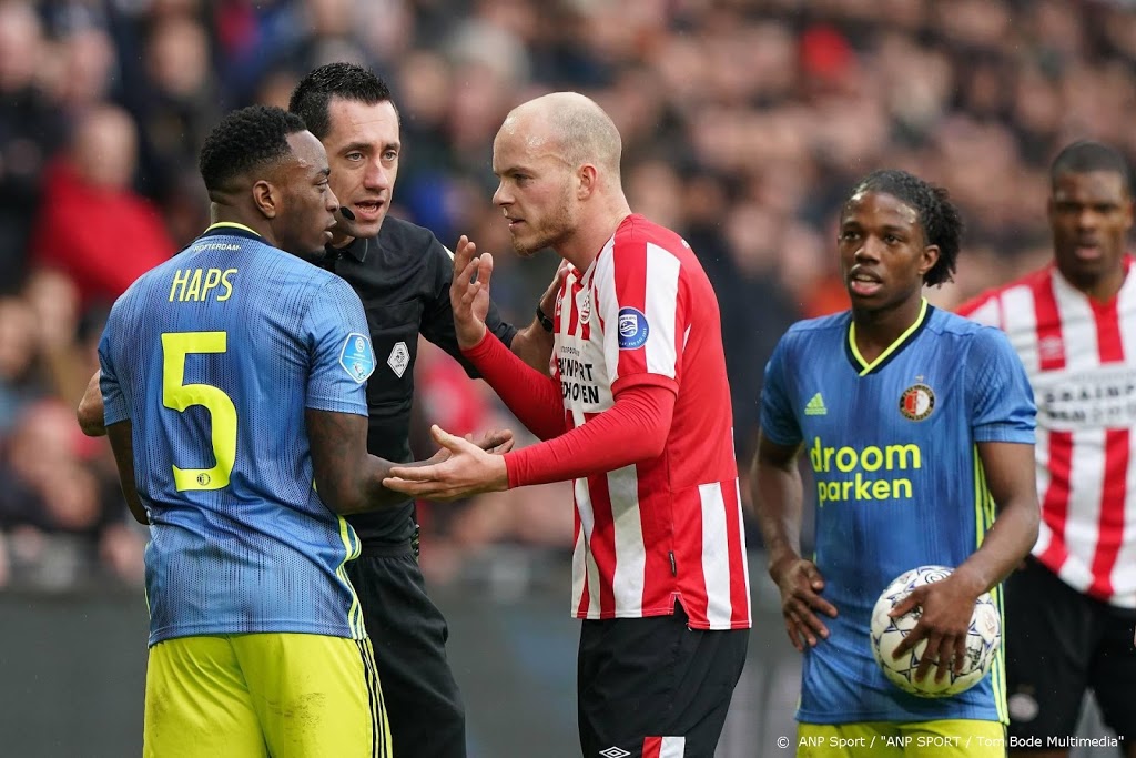 Arbiter Higler: geen strafbare handsbal Dumfries
