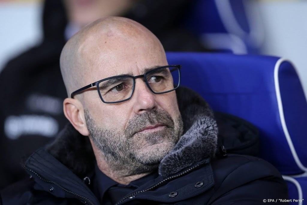 Trainer Bosz en spelers leveren deel salaris in
