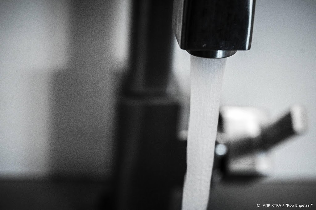 'Zet kranen open om legionella te voorkomen'