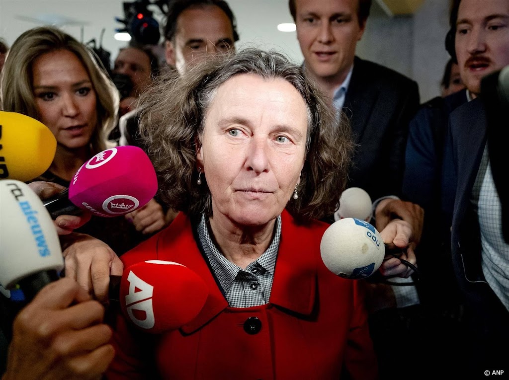 Woensdag Kamerdebat over lintjes, mogelijk motie tegen Faber