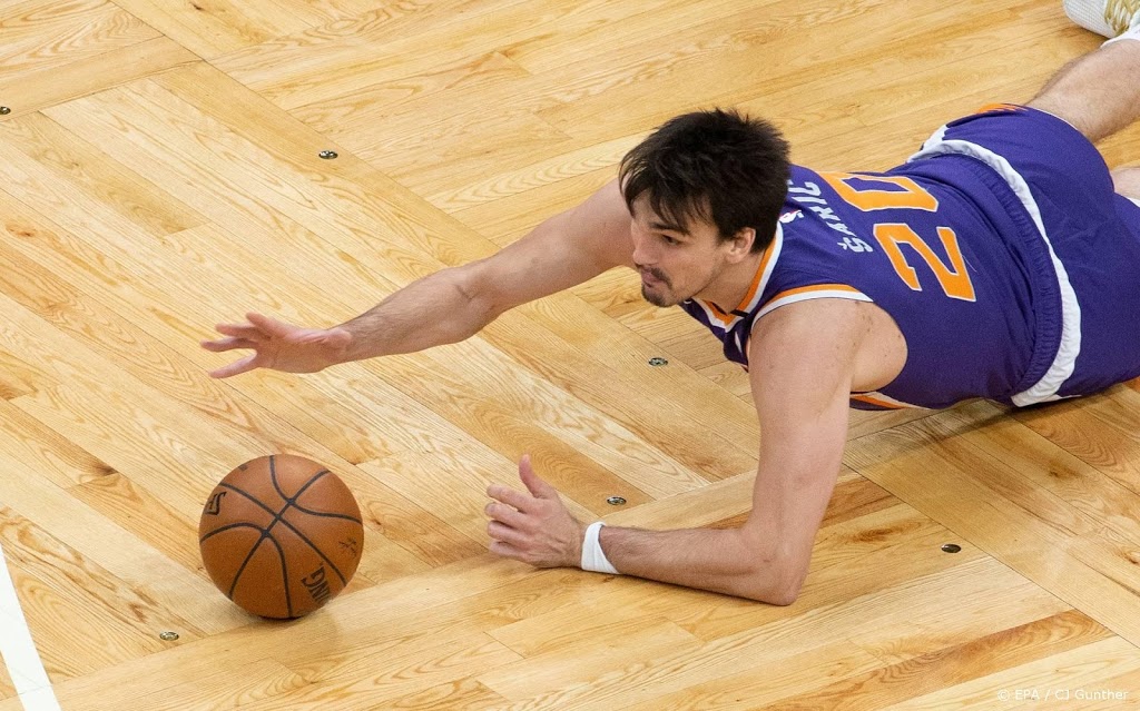 Basketballers Phoenix nestelen zich naast koploper Utah Jazz