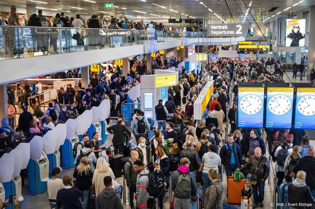 Schiphol: niet gelukt om reizigersaantal met 5800 te beperken