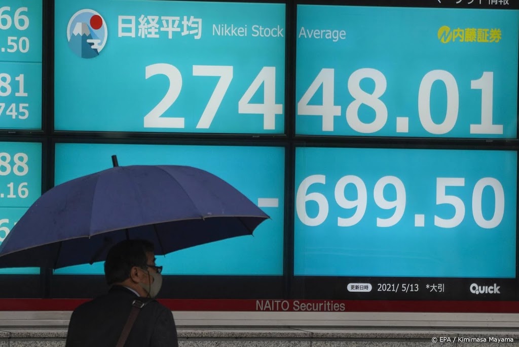 Nikkei licht lager door koersverliezen staalbedrijven