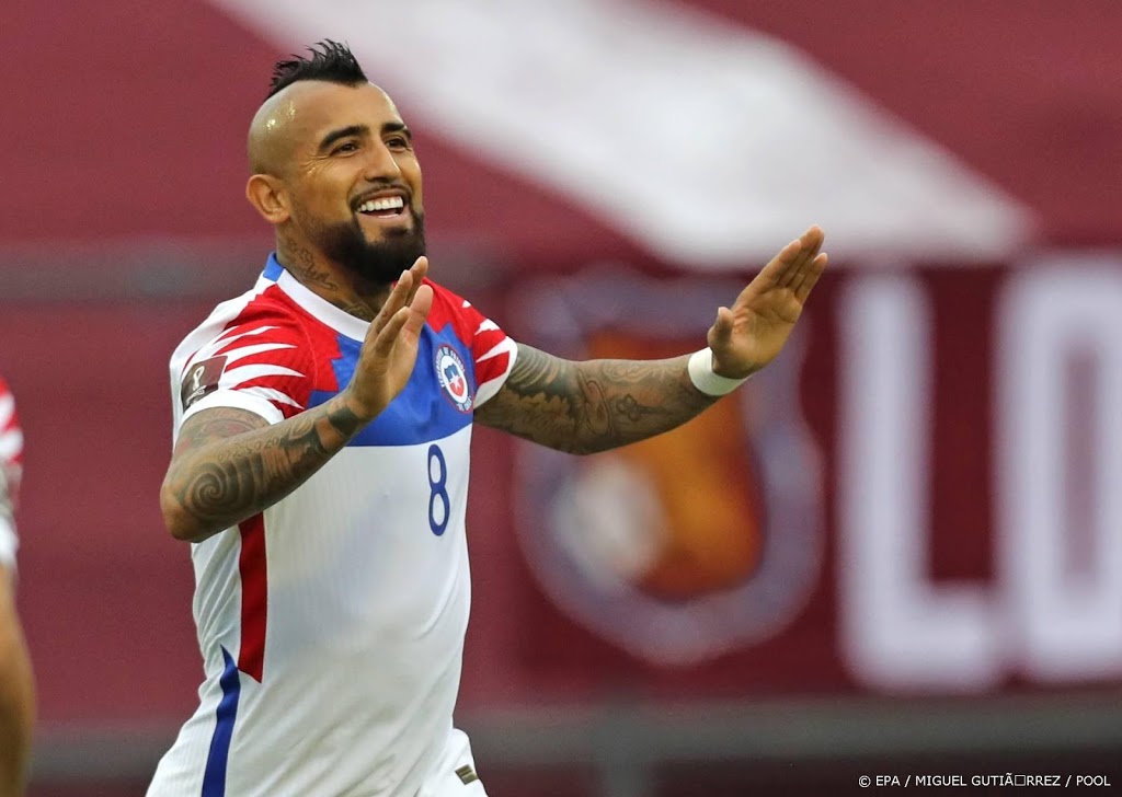 Voetballer Vidal in ziekenhuis na positieve coronatest