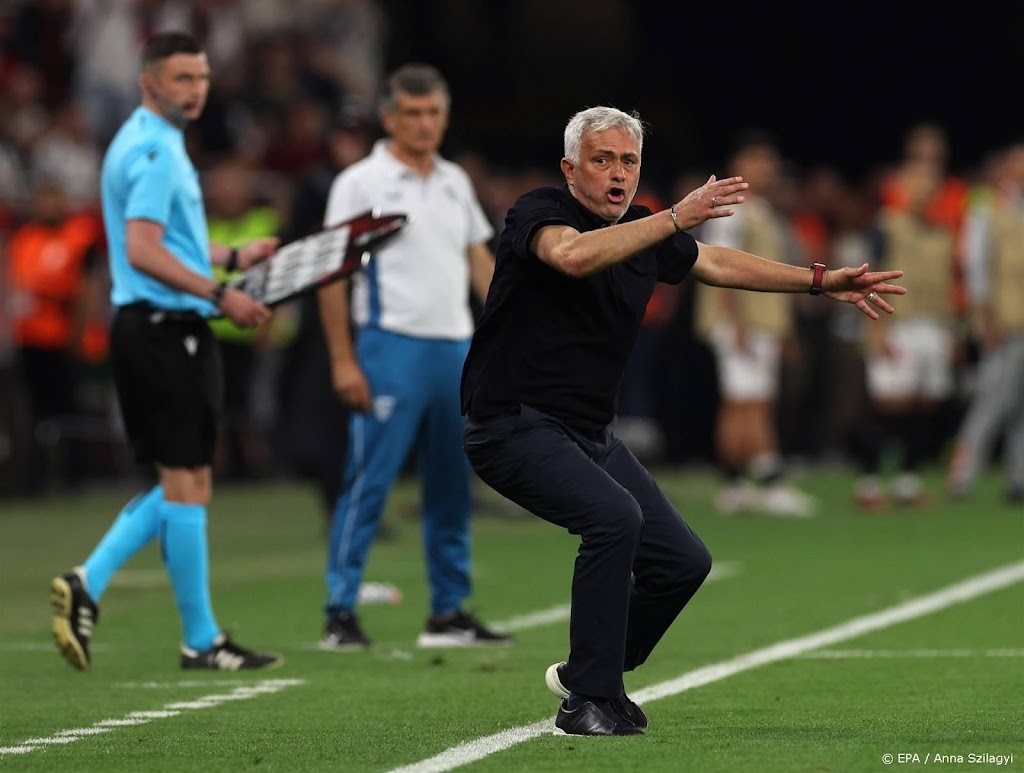 Coach Mourinho blijft vaag over toekomst bij AS Roma