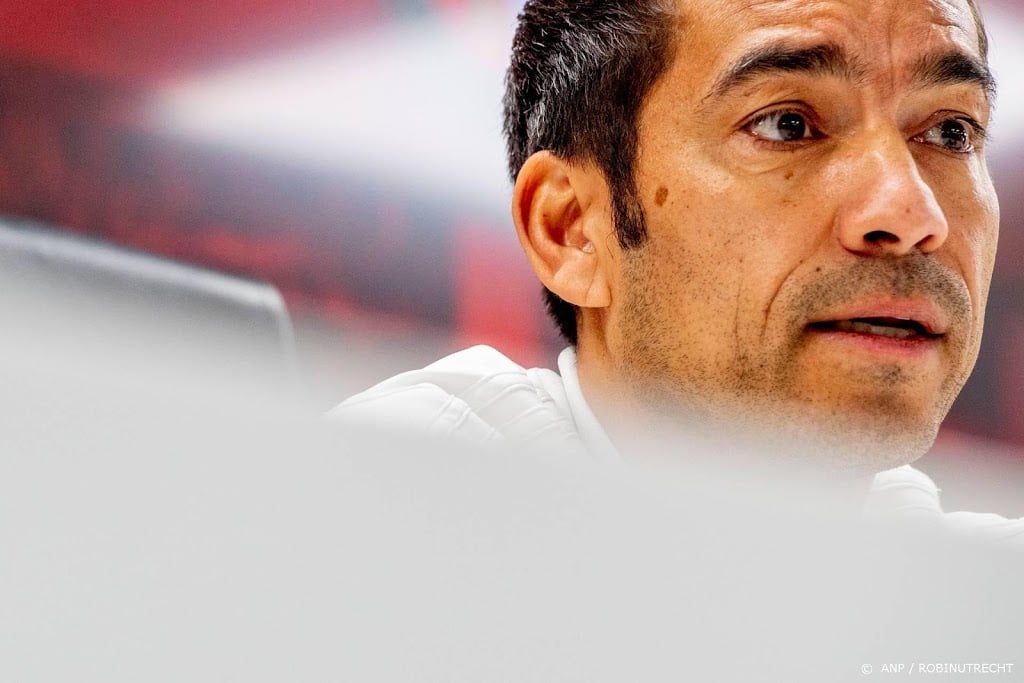 Trainer Van Bronckhorst kan eind juli debuteren in China