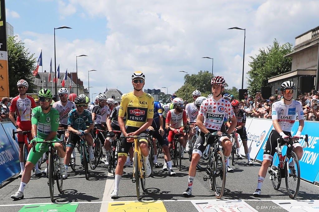 Tourpeloton op weg naar Châteauroux