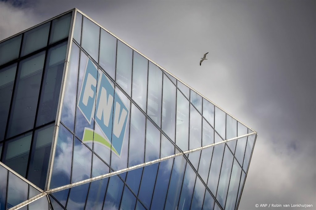 FNV: ruim 100 werknemers textielbedrijven staken voor betere cao