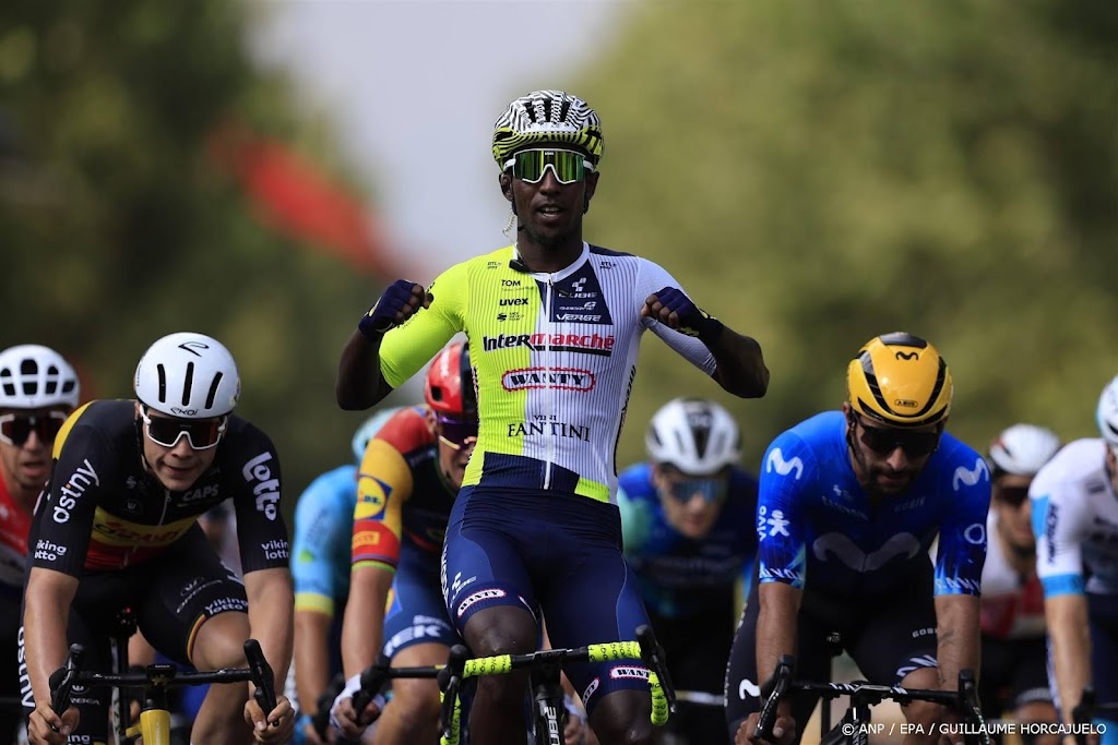 Eritreeër Girmay sprint in Turijn naar zege in derde Touretappe