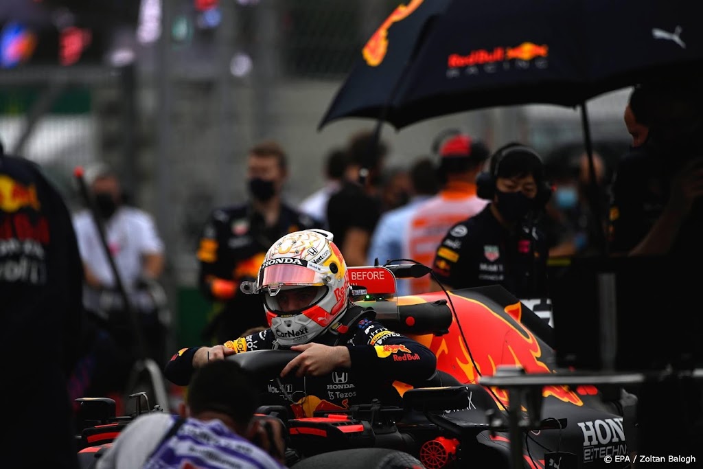 Verstappen ver teruggeworpen, Hamilton blundert met banden