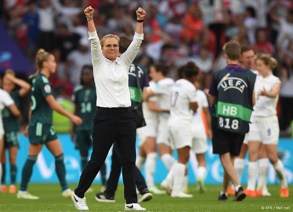 Engelse voetbalsters breken in bij persconferentie trotse Wiegman