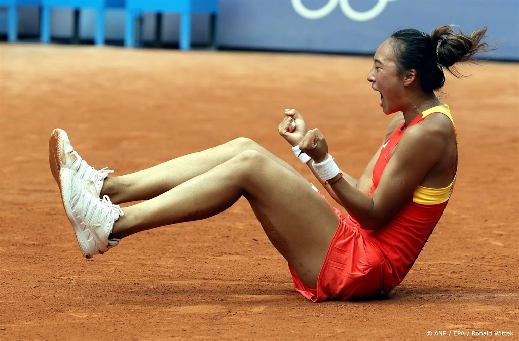 Tennisster Zheng klopt Swiatek en bereikt olympische finale