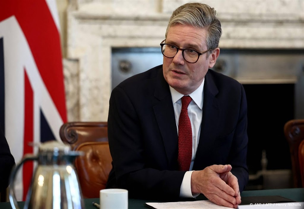 Britse premier Starmer waarschuwt tegen 'plunderende bendes'