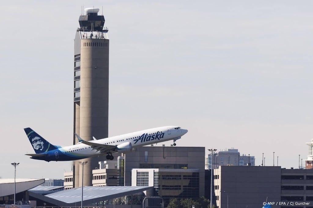 Cabinepersoneel klaagt Boeing aan om incident met deurpaneel