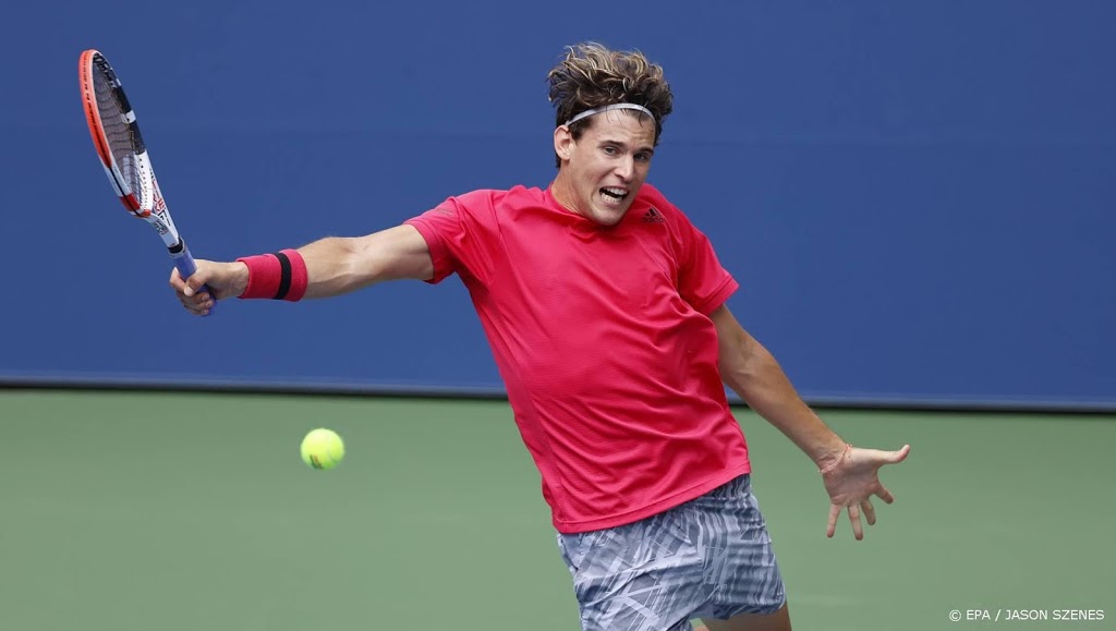 Tennisser Thiem ziet tegenstander na twee sets opgeven