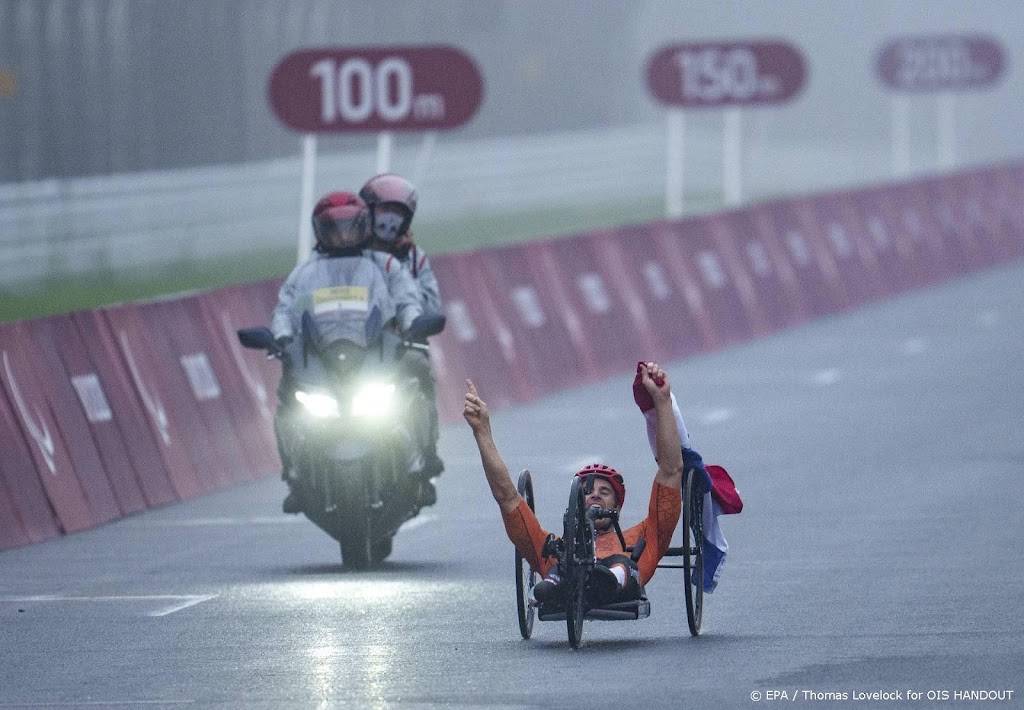 Handbiker Plat voltooit gouden paralympische trilogie