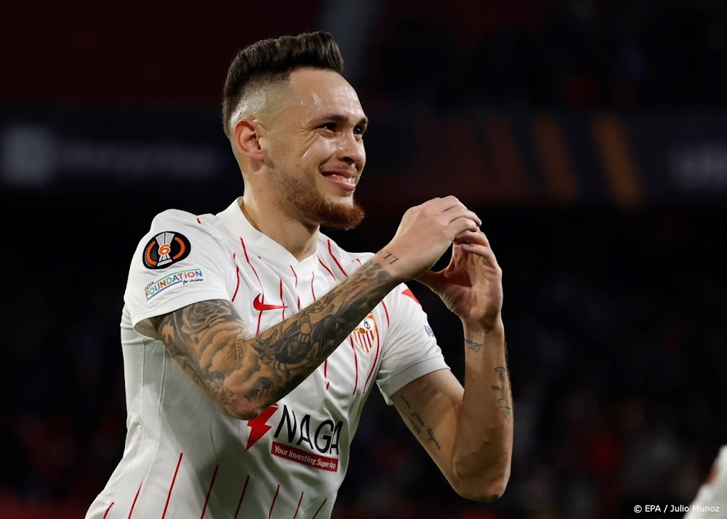 Ajax huurt Argentijnse middenvelder Ocampos van Sevilla