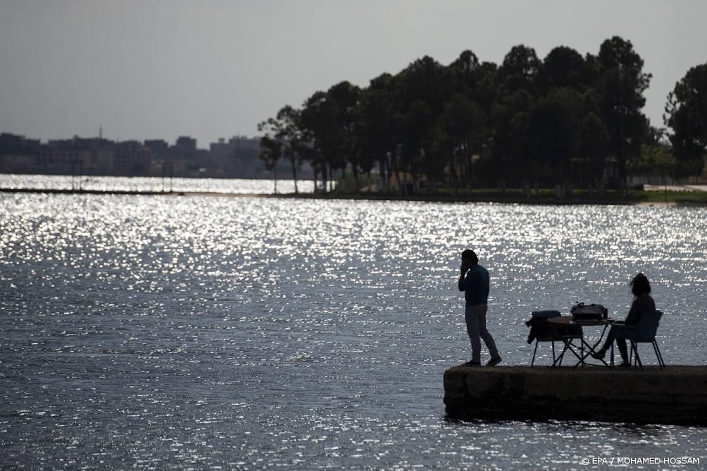 Suezkanaal even geblokkeerd door vastgelopen olietanker