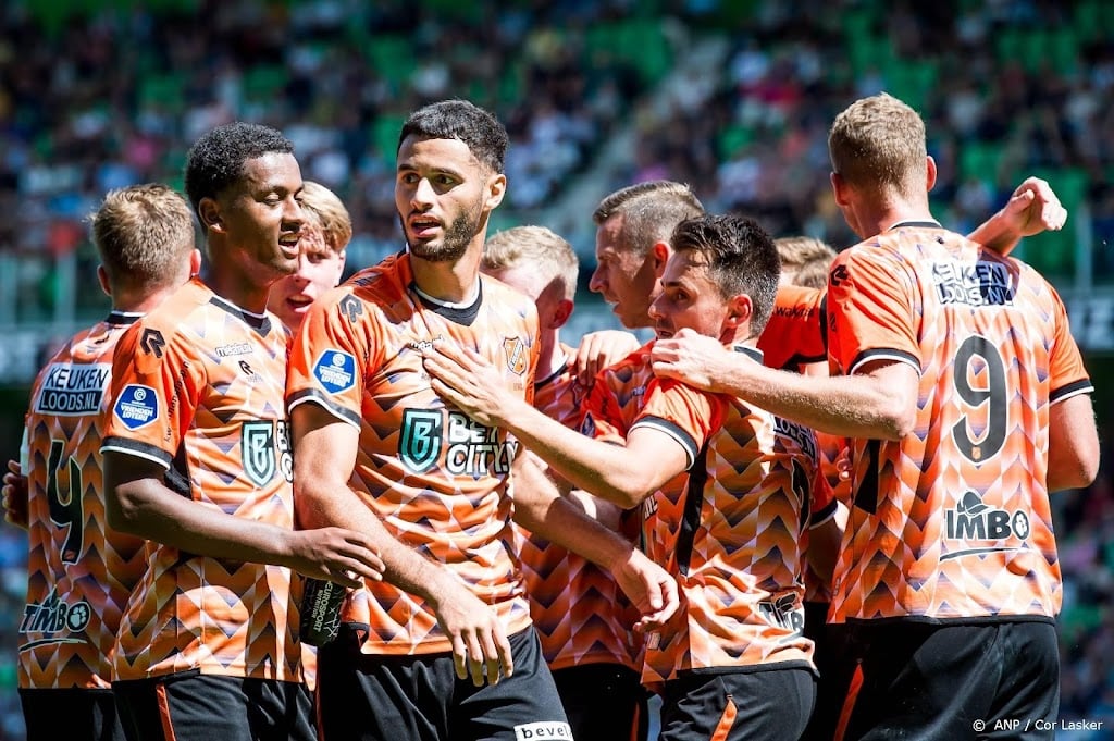 FC Volendam neemt verdediger Mbuyamba over van Chelsea