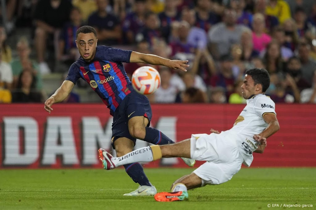 Barcelona verhuurt Dest voor seizoen aan AC Milan
