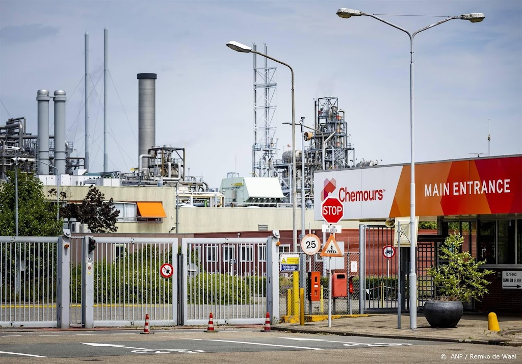 Demonstratie voorafgaand aan hoorzitting Chemours in Dordrecht