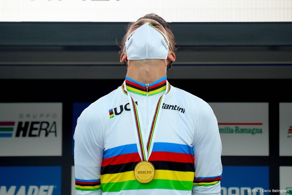 Alaphilippe in regenboogtrui naar Luik-Bastenaken-Luik