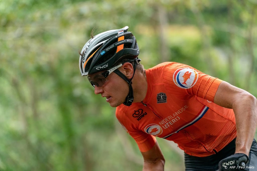 Vader verrast met podiumplek in wereldbeker mountainbike Tsjechië