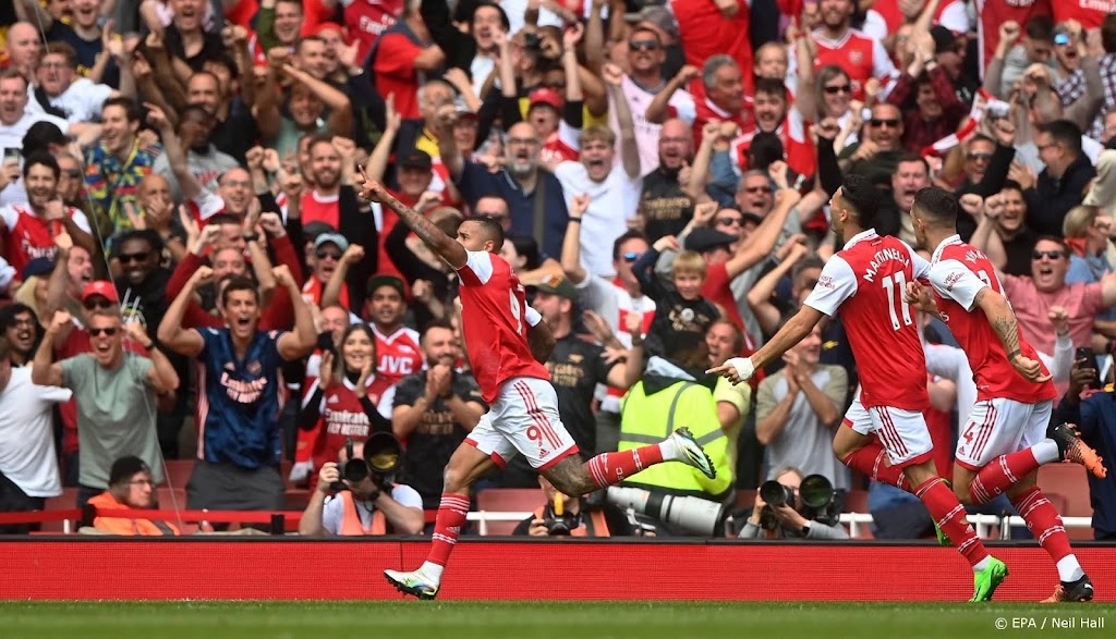 Arsenal blijft leider in Premier League na zege op Tottenham