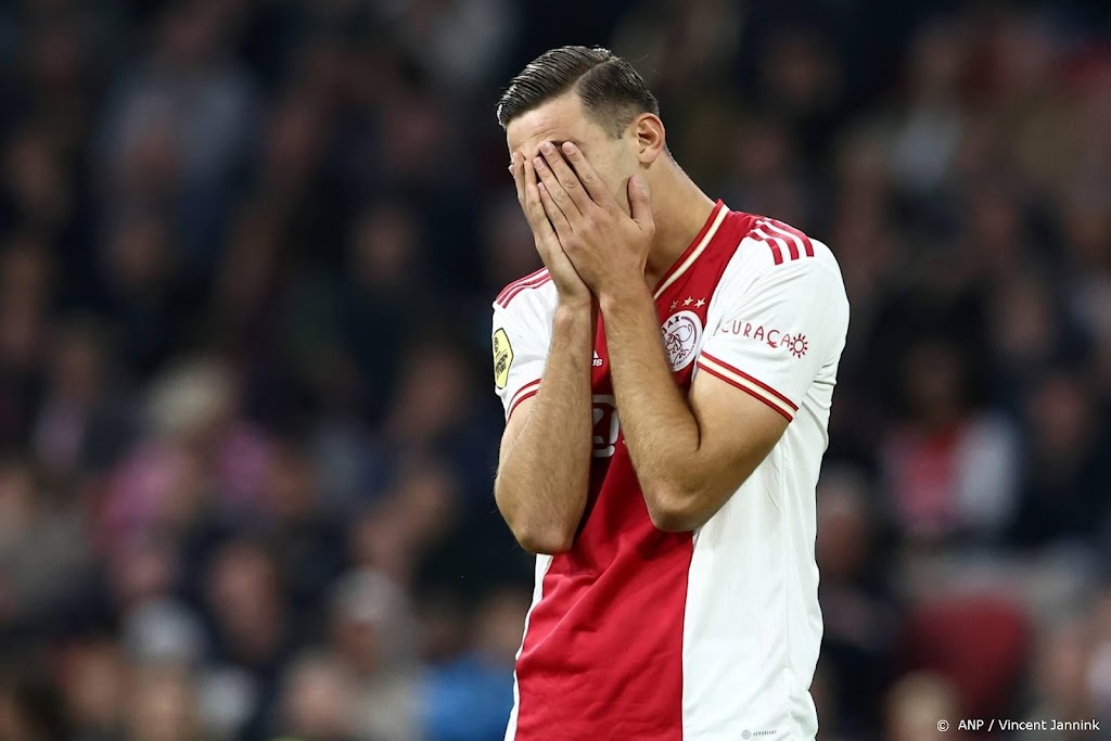 Ajax verspeelt ook thuis tegen Go Ahead (1-1) punten