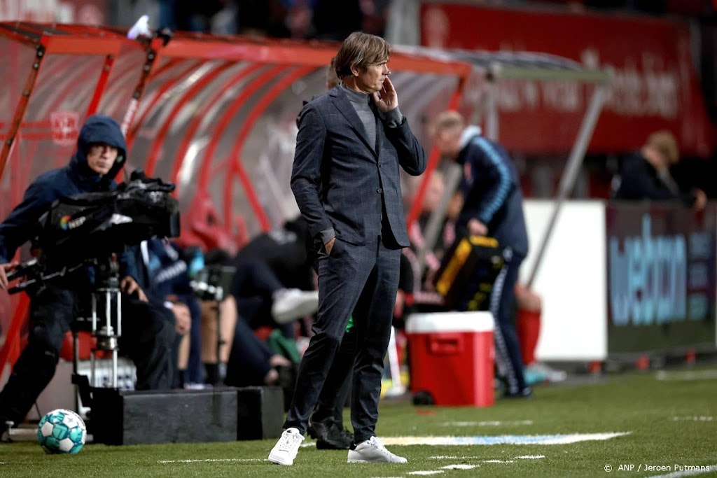 Cocu debuteert bij Vitesse met nederlaag tegen FC Twente