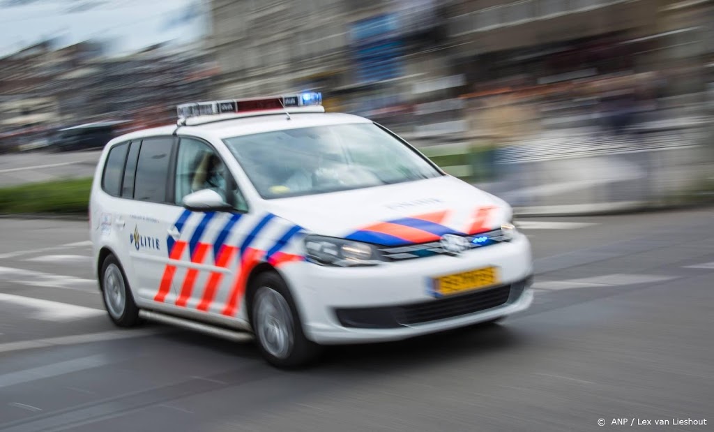 ME beëindigt illegaal feest in Limburgs bosgebied