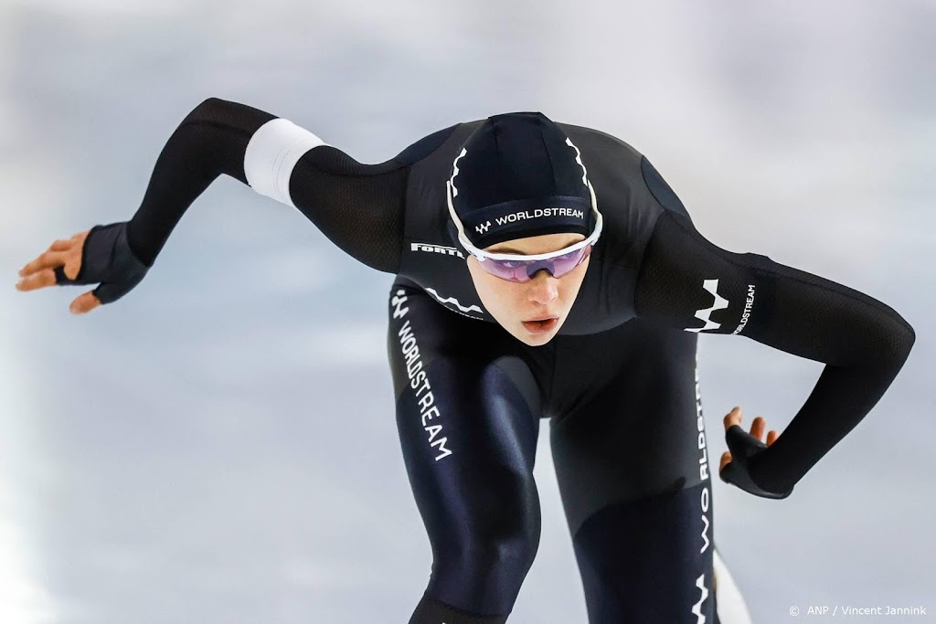 Schaatsster Leerdam prolongeert Nederlandse titel op 1000 meter