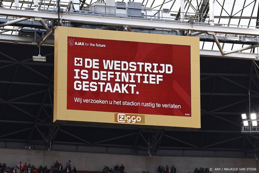 Ajax na gestaakt duel met Feyenoord met lege F-Side tegen Vitesse