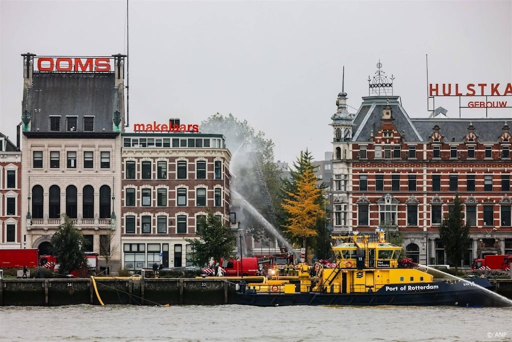 Blussen brand Rotterdam gaat nog lang duren
