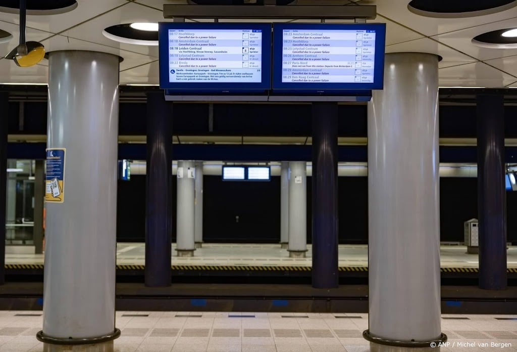 Geen treinverkeer van en naar Schiphol door seinstoring
