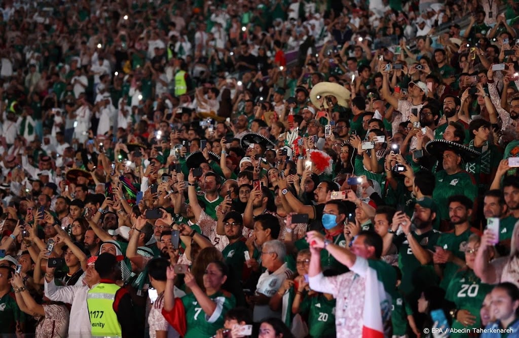 FIFA doet weer onderzoek naar homofobe spreekkoren fans Mexico