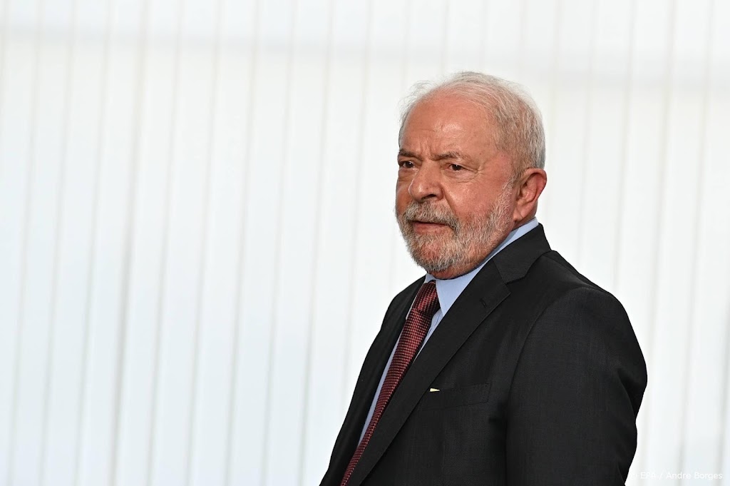 Lula neemt afscheid van Pelé in voetbalstadion