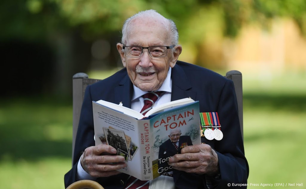 Britse coronaheld Captain Tom (100) aan corona overleden