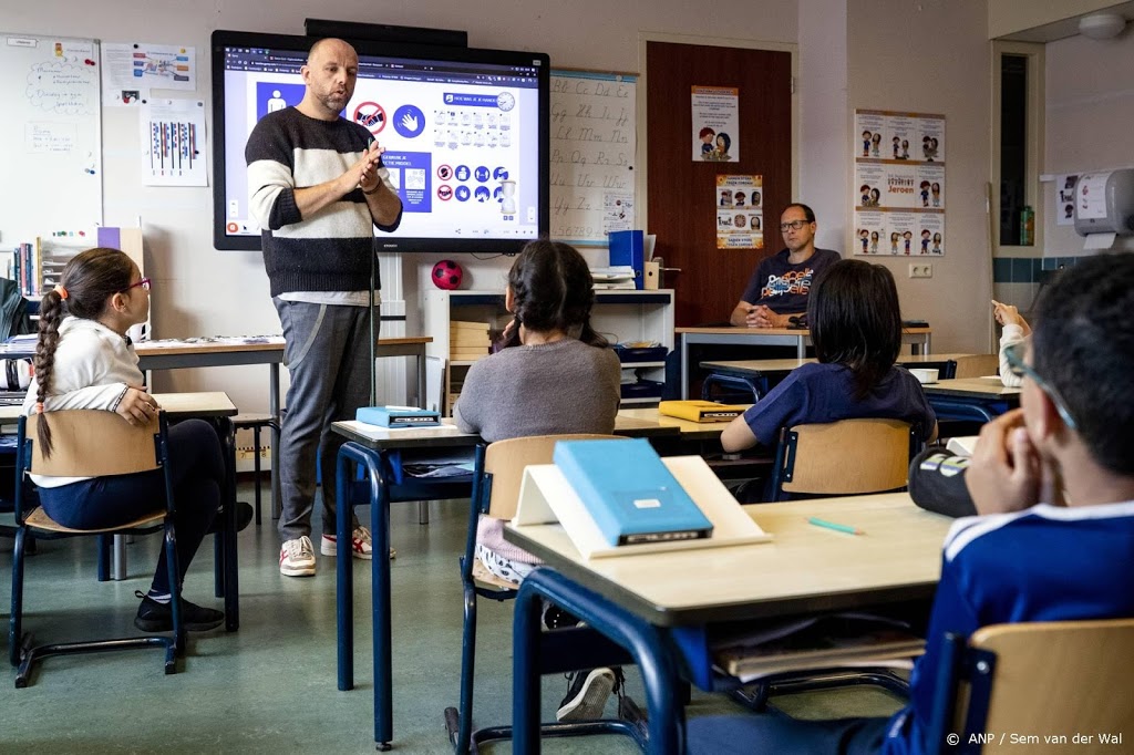 Kamer wil gelijk loon voor leraren basis- en middelbare school