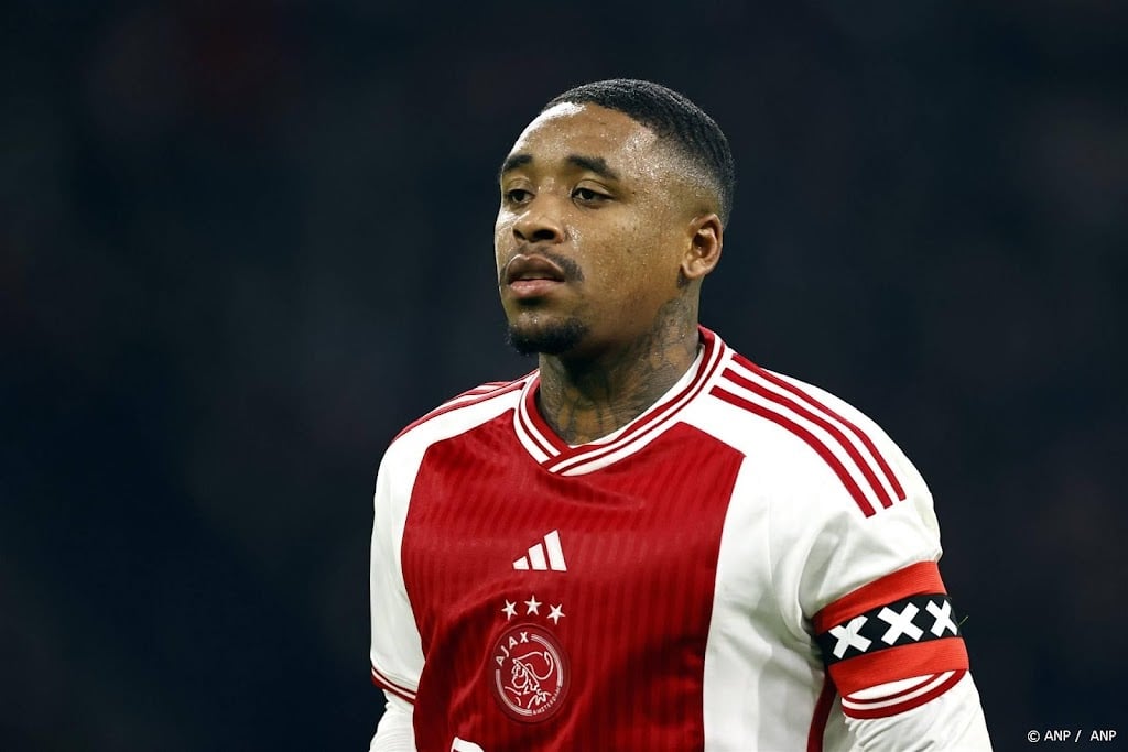 Ajax traint met Bergwijn, Sutalo en Akpom voor PSV