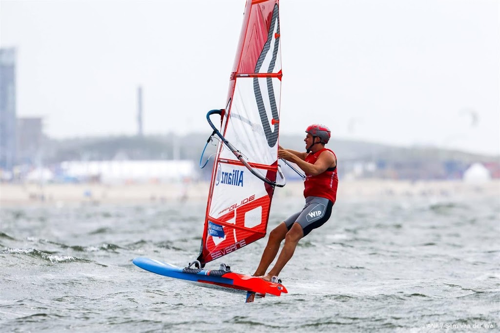 Windfoiler Van Opzeeland aan kop WK, Badloe naar derde plaats
