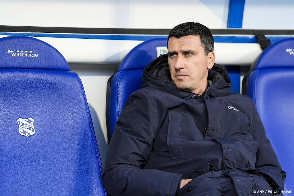 AZ-trainer Martens rekent niet op Kasius tegen Feyenoord