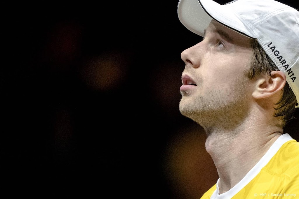 Tennisser Van de Zandschulp onderuit tegen Roeblev in Dubai