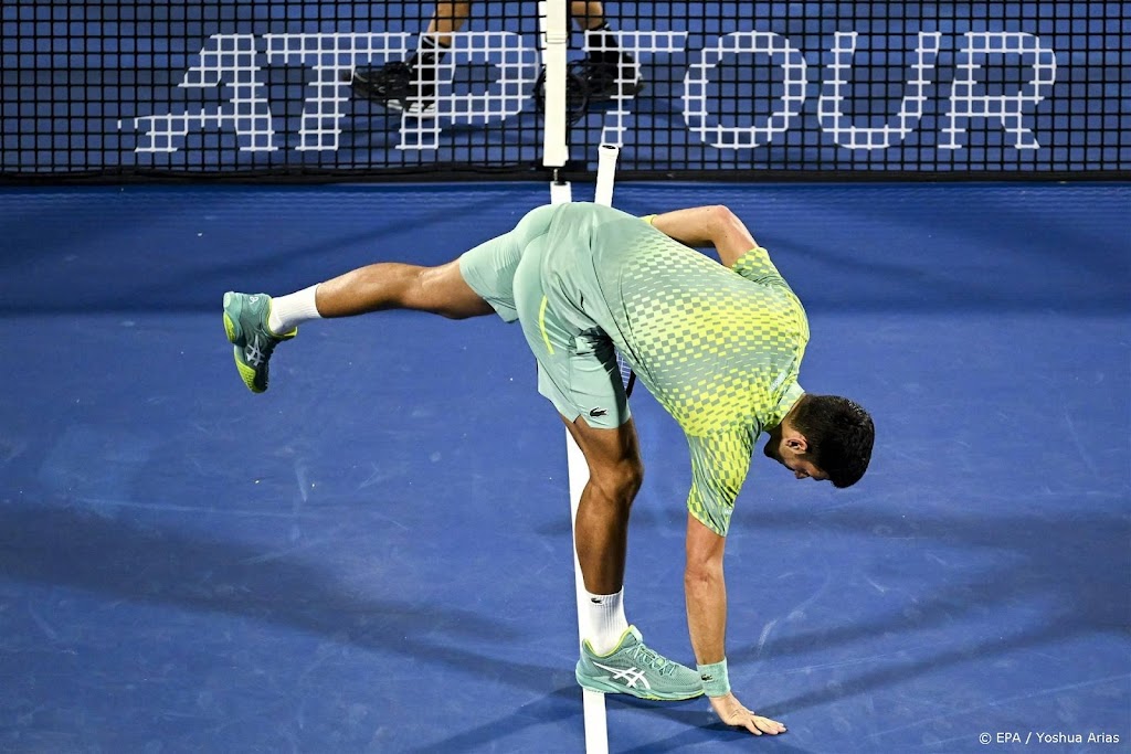Djokovic verslaat Hurkacz op weg naar halve finale Dubai