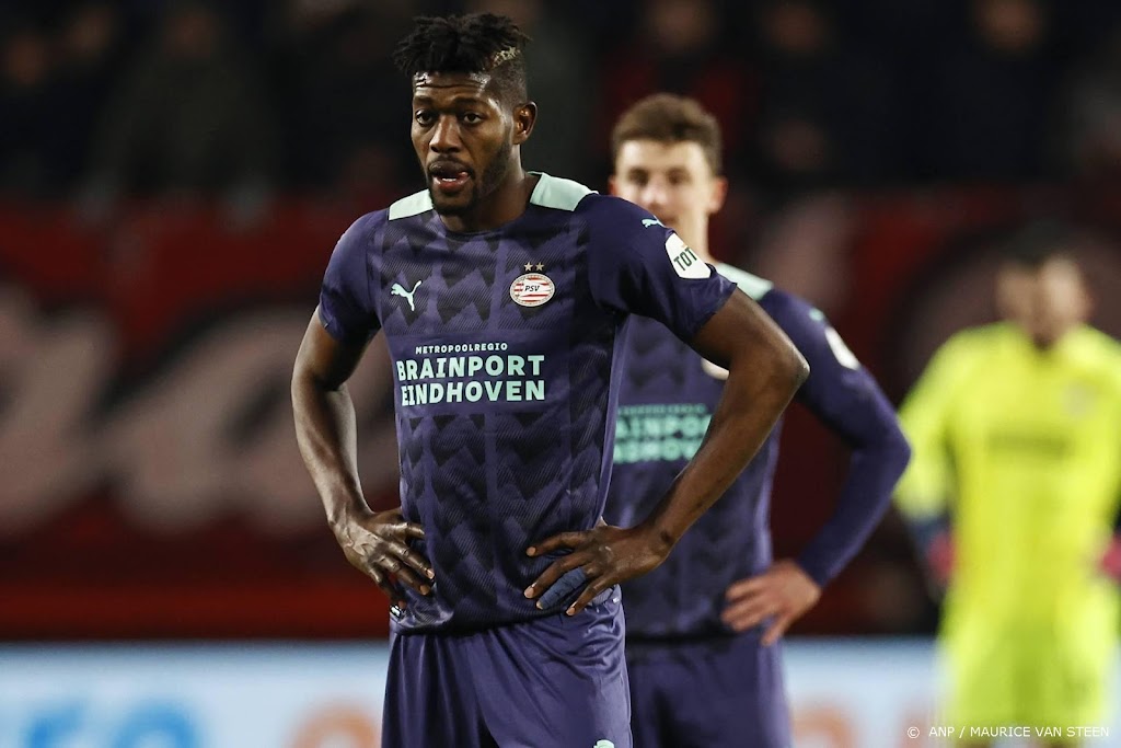 PSV ziet achterstand op Ajax oplopen door zwakke start bij Twente