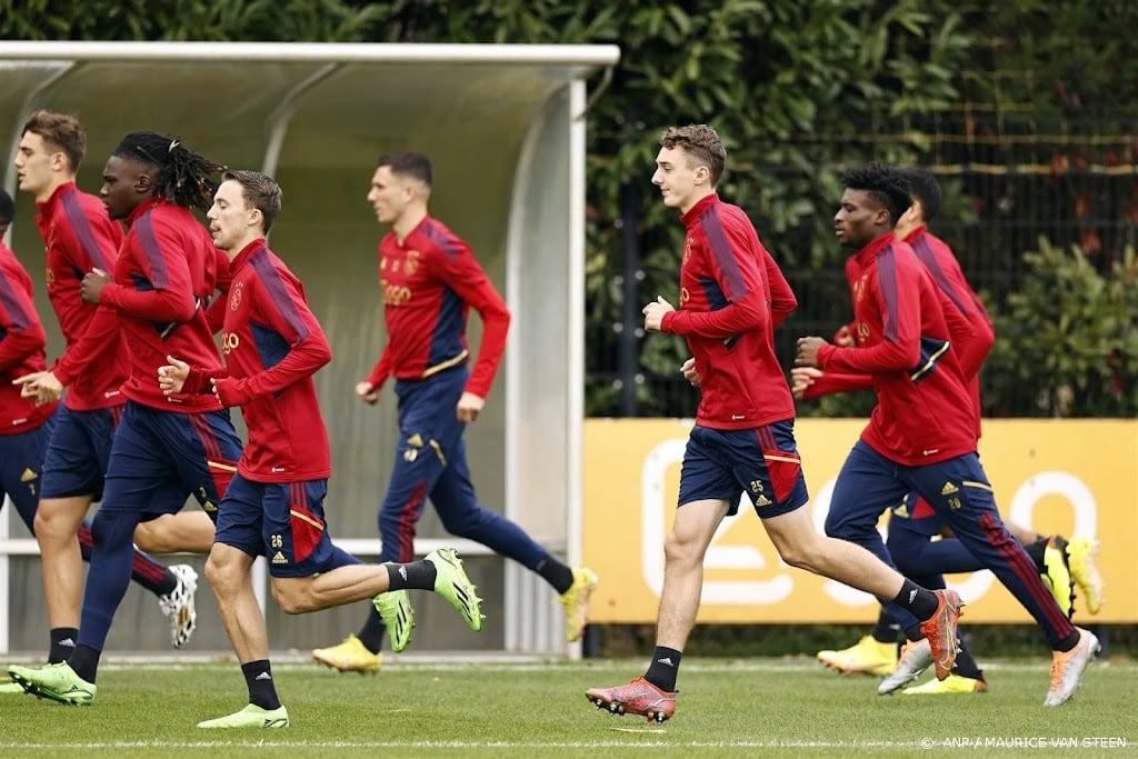 Ajax begint met Baas en Brobbey tegen Go Ahead Eagles